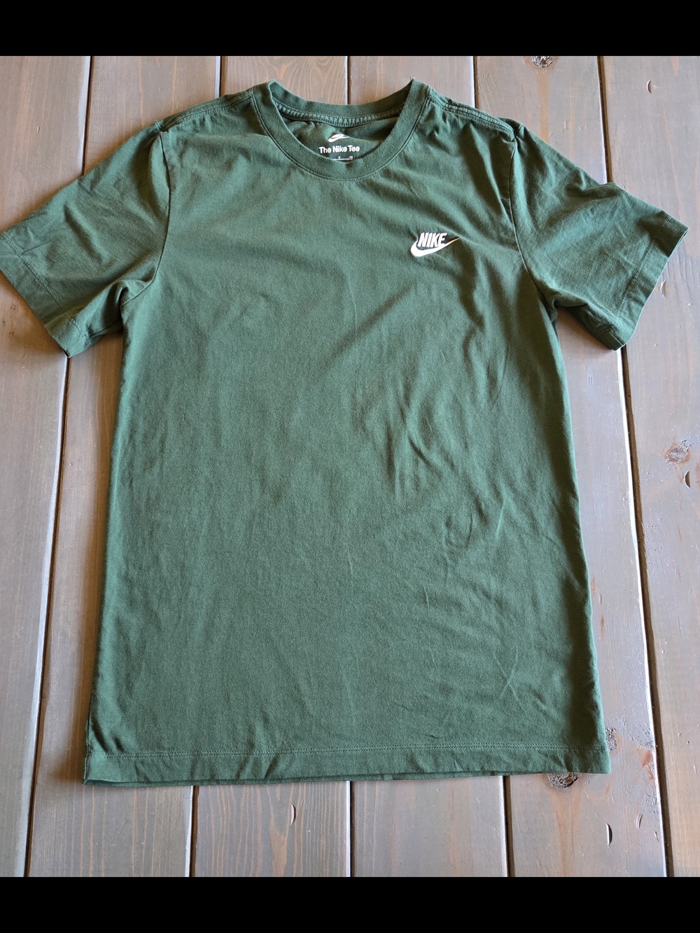 Nike Sportswear Essential Logo Tee Men’s Small Dark Green